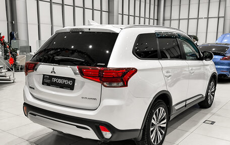 Mitsubishi Outlander III рестайлинг 3, 2019 год, 2 520 000 рублей, 9 фотография