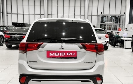 Mitsubishi Outlander III рестайлинг 3, 2019 год, 2 520 000 рублей, 10 фотография