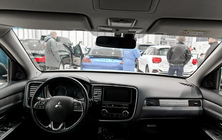 Mitsubishi Outlander III рестайлинг 3, 2019 год, 2 520 000 рублей, 18 фотография