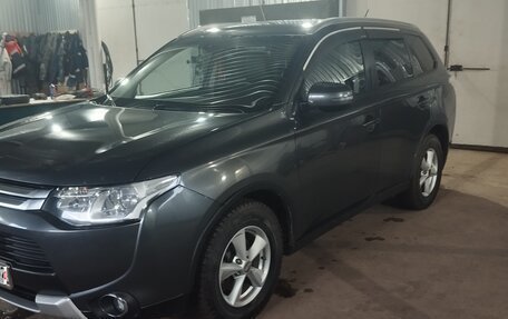 Mitsubishi Outlander III рестайлинг 3, 2014 год, 1 449 000 рублей, 5 фотография