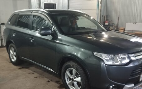 Mitsubishi Outlander III рестайлинг 3, 2014 год, 1 449 000 рублей, 8 фотография