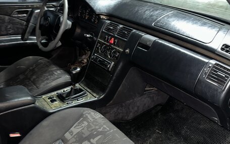 Mercedes-Benz E-Класс, 1997 год, 160 000 рублей, 2 фотография