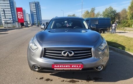 Infiniti QX70, 2015 год, 2 200 000 рублей, 14 фотография