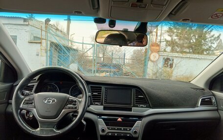 Hyundai Elantra VI рестайлинг, 2017 год, 1 350 000 рублей, 7 фотография