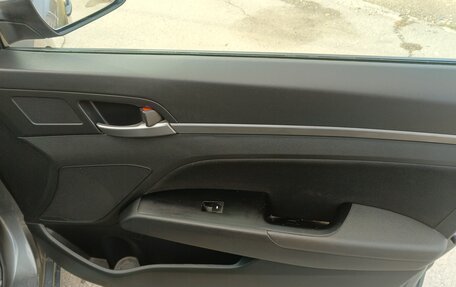 Hyundai Elantra VI рестайлинг, 2017 год, 1 350 000 рублей, 14 фотография