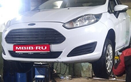 Ford Fiesta, 2015 год, 950 000 рублей, 5 фотография