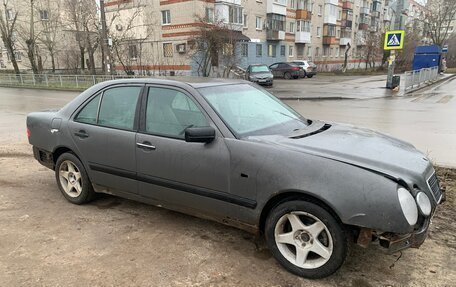 Mercedes-Benz E-Класс, 1996 год, 115 000 рублей, 2 фотография