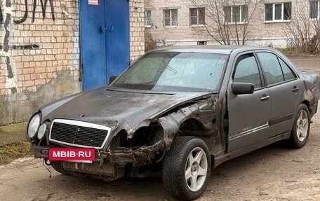 Mercedes-Benz E-Класс, 1996 год, 115 000 рублей, 3 фотография