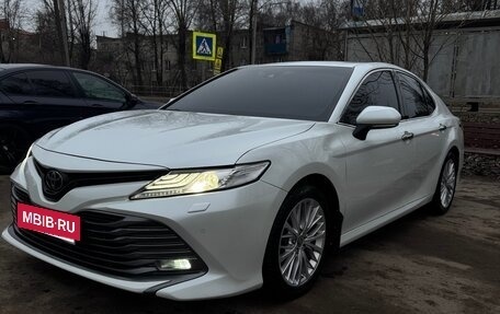Toyota Camry, 2020 год, 3 170 000 рублей, 2 фотография