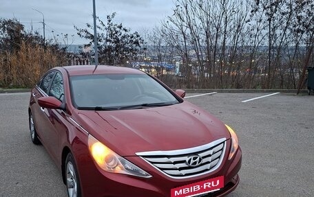Hyundai Sonata VI, 2013 год, 1 050 000 рублей, 2 фотография