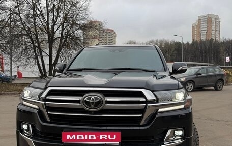 Toyota Land Cruiser 200, 2019 год, 7 230 000 рублей, 2 фотография