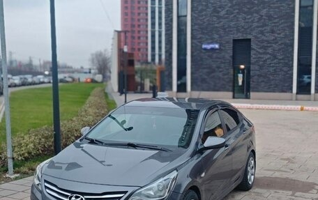 Hyundai Solaris II рестайлинг, 2015 год, 630 000 рублей, 2 фотография