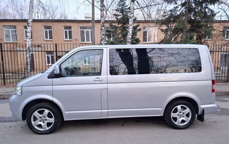 Volkswagen Caravelle T5, 2007 год, 1 720 000 рублей, 3 фотография