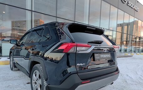 Toyota RAV4, 2019 год, 3 180 000 рублей, 8 фотография