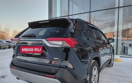 Toyota RAV4, 2019 год, 3 180 000 рублей, 6 фотография