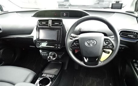 Toyota Prius IV XW50, 2019 год, 2 350 000 рублей, 7 фотография