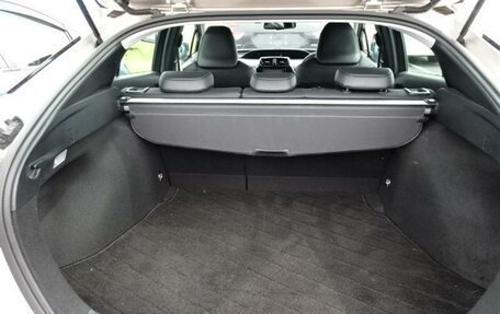 Toyota Prius IV XW50, 2019 год, 2 350 000 рублей, 8 фотография