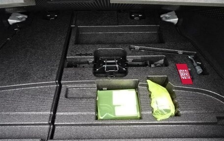 Toyota Prius IV XW50, 2019 год, 2 350 000 рублей, 6 фотография