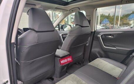 Toyota RAV4, 2025 год, 4 420 000 рублей, 3 фотография