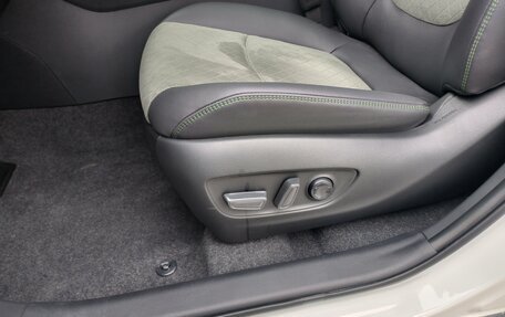 Toyota RAV4, 2025 год, 4 420 000 рублей, 29 фотография