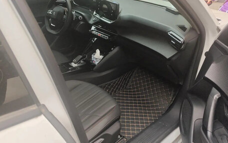 Peugeot 2008 II, 2023 год, 1 190 000 рублей, 9 фотография