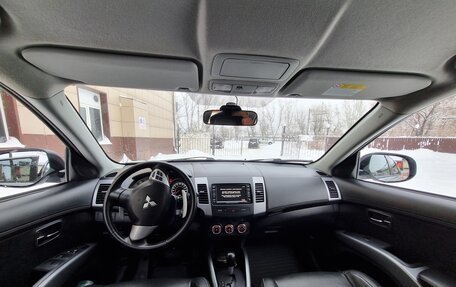 Mitsubishi Outlander III рестайлинг 3, 2011 год, 1 650 000 рублей, 8 фотография