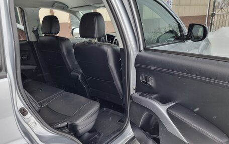 Mitsubishi Outlander III рестайлинг 3, 2011 год, 1 650 000 рублей, 6 фотография