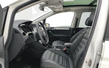 Volkswagen Touran III, 2022 год, 1 720 000 рублей, 6 фотография