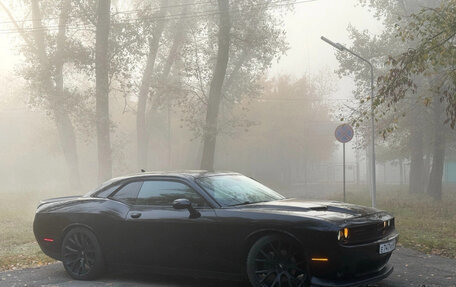 Dodge Challenger III рестайлинг 2, 2018 год, 3 200 000 рублей, 11 фотография