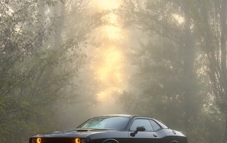 Dodge Challenger III рестайлинг 2, 2018 год, 3 200 000 рублей, 10 фотография