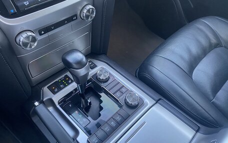 Toyota Land Cruiser 200, 2020 год, 6 750 000 рублей, 9 фотография