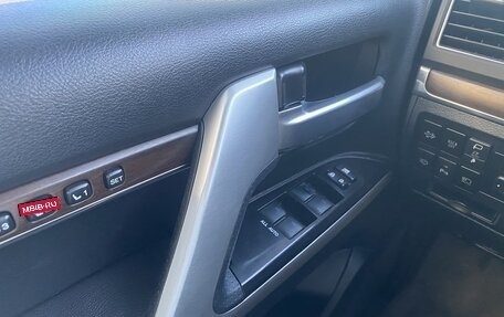 Toyota Land Cruiser 200, 2020 год, 6 750 000 рублей, 11 фотография