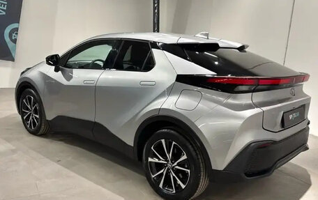 Toyota C-HR, 2025 год, 4 200 000 рублей, 2 фотография