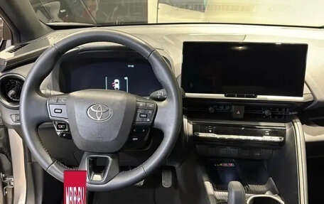 Toyota C-HR, 2025 год, 4 200 000 рублей, 13 фотография