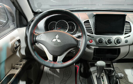 Mitsubishi L200 IV рестайлинг, 2012 год, 1 300 000 рублей, 11 фотография