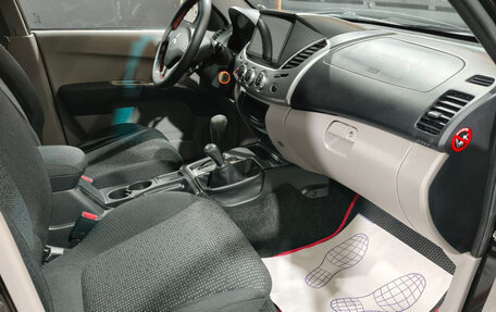 Mitsubishi L200 IV рестайлинг, 2012 год, 1 300 000 рублей, 8 фотография