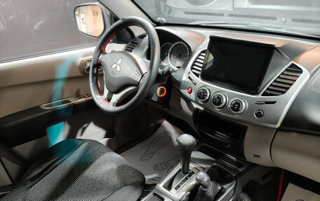 Mitsubishi L200 IV рестайлинг, 2012 год, 1 300 000 рублей, 9 фотография