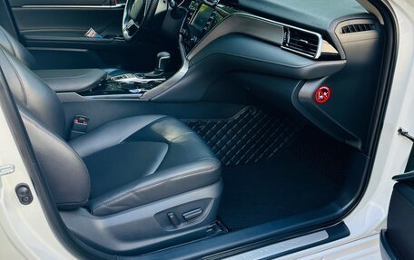 Toyota Camry, 2019 год, 1 700 000 рублей, 4 фотография