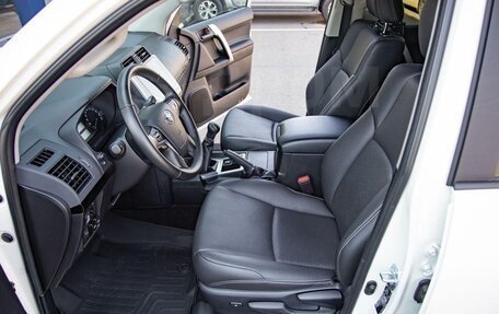 Toyota Land Cruiser Prado 150 рестайлинг 2, 2022 год, 8 200 000 рублей, 9 фотография