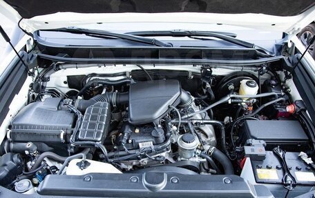 Toyota Land Cruiser Prado 150 рестайлинг 2, 2022 год, 8 200 000 рублей, 7 фотография