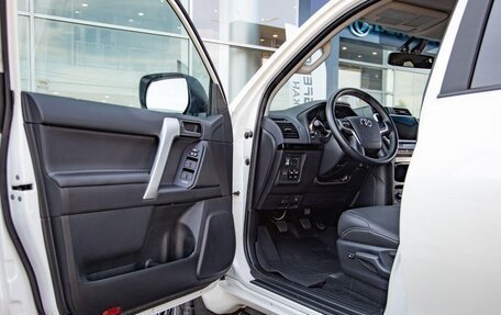 Toyota Land Cruiser Prado 150 рестайлинг 2, 2022 год, 8 200 000 рублей, 8 фотография