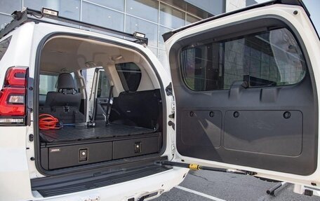 Toyota Land Cruiser Prado 150 рестайлинг 2, 2022 год, 8 200 000 рублей, 18 фотография