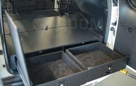 Toyota Land Cruiser Prado 150 рестайлинг 2, 2022 год, 8 200 000 рублей, 22 фотография