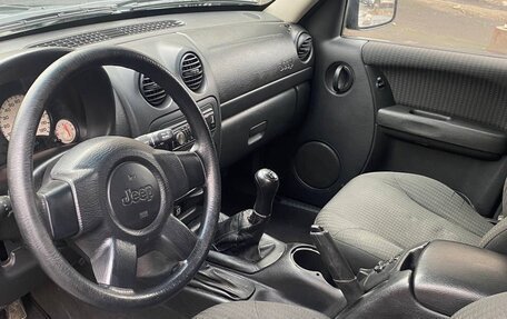 Jeep Liberty (North America) I, 2002 год, 490 000 рублей, 8 фотография