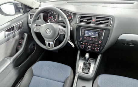 Volkswagen Jetta VI, 2013 год, 989 000 рублей, 12 фотография