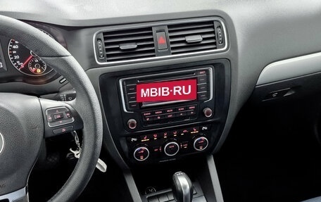 Volkswagen Jetta VI, 2013 год, 989 000 рублей, 13 фотография