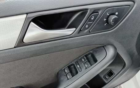 Volkswagen Jetta VI, 2013 год, 989 000 рублей, 16 фотография