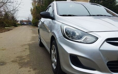 Hyundai Solaris II рестайлинг, 2011 год, 750 000 рублей, 3 фотография