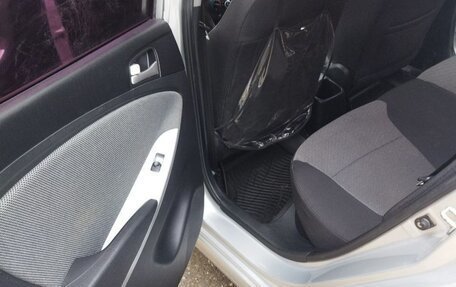 Hyundai Solaris II рестайлинг, 2011 год, 750 000 рублей, 12 фотография