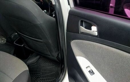 Hyundai Solaris II рестайлинг, 2011 год, 750 000 рублей, 11 фотография